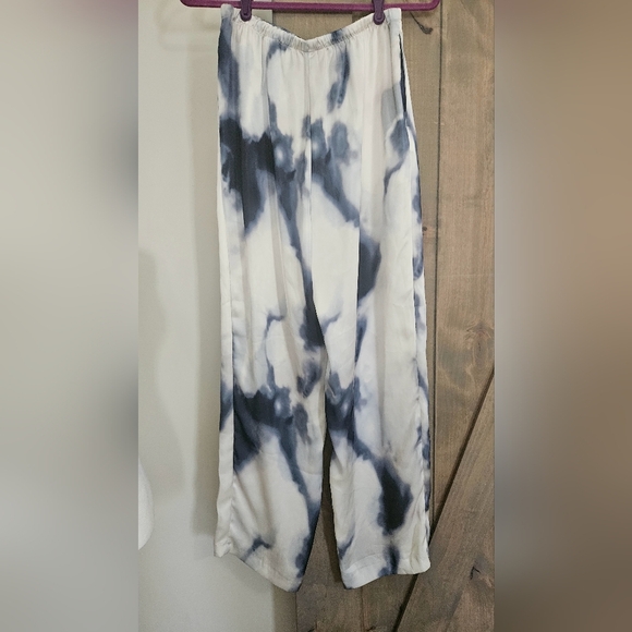 H&M Wide leg satin pull on Tie-Dye Pants in white/blue. Size Medium - Picture 10 of 14